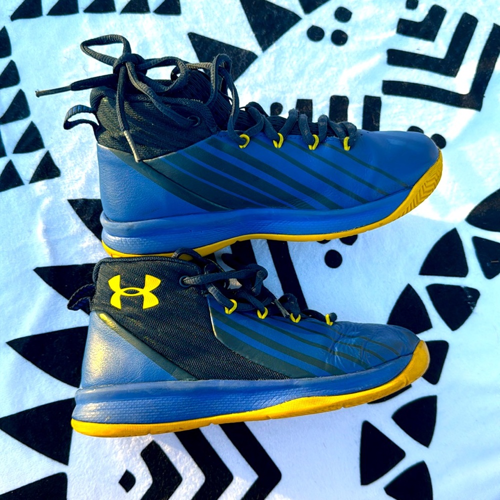 Under armour kids shoes blue leather size 1.5